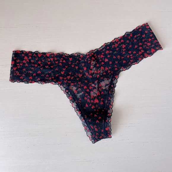NWT Victoria’s Secret black lace thong with hearts - small - Picture 2 of 5